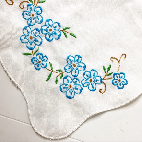 VTG Embroidered Table Runners Floral Butterflies - Picture 2 of 13